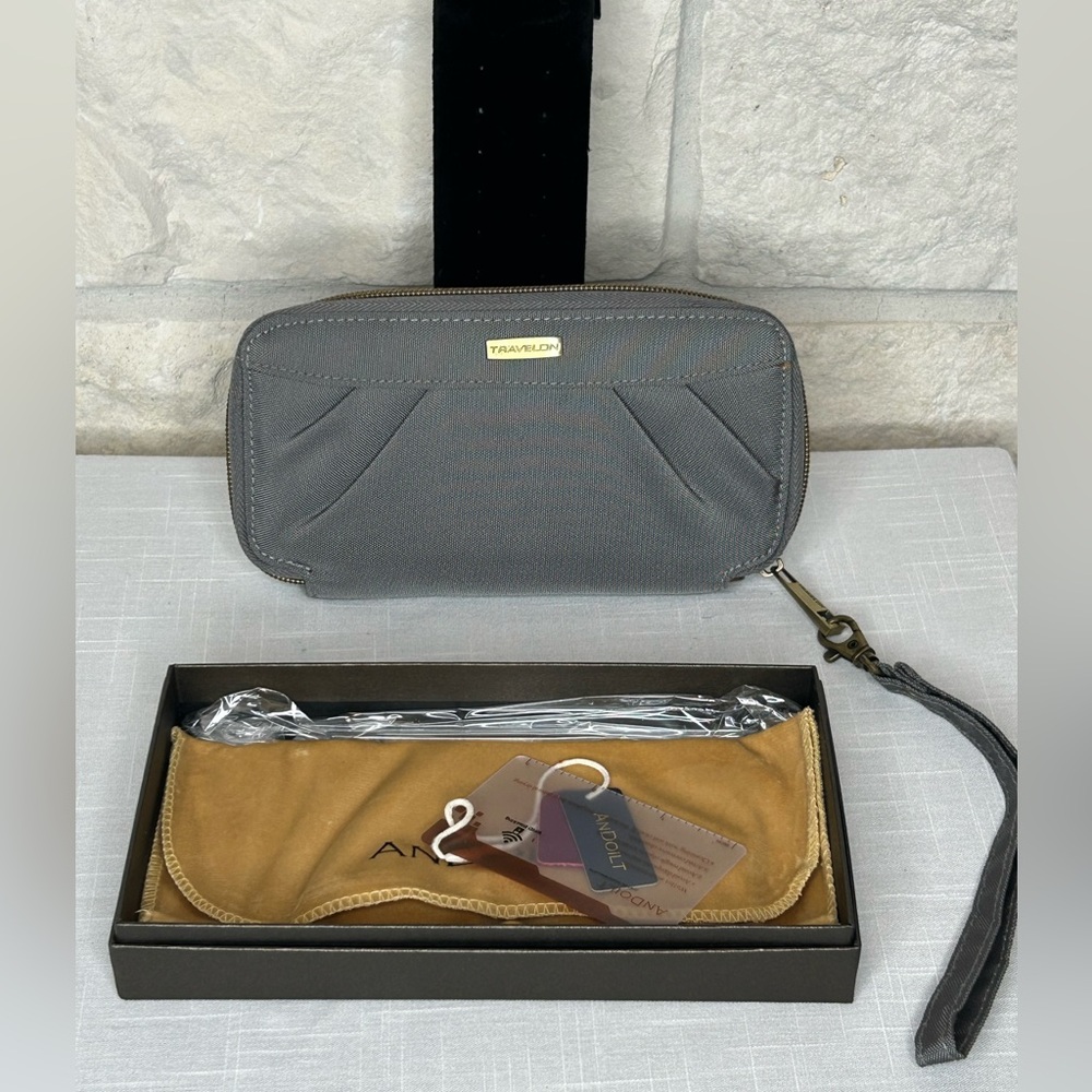 Travelon Gray RFID Wristlet Wallet for Safe Traveling NWT